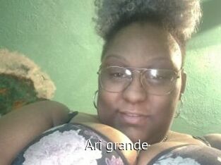 Ari_grande