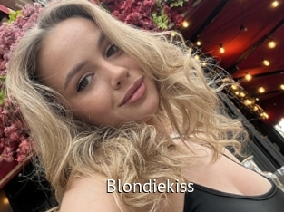 Blondiekiss