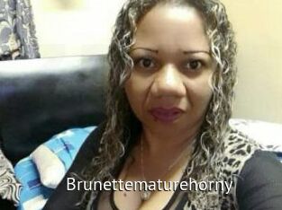 Brunettematurehorny