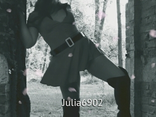 Julia6902