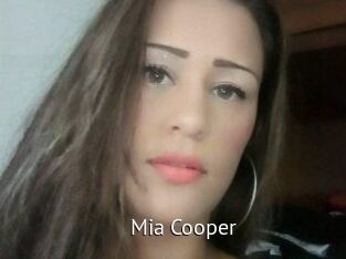 Mia_Cooper