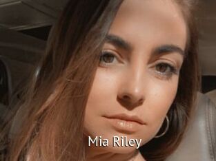 Mia_Riley