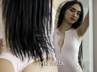 mia_millx Zizi X