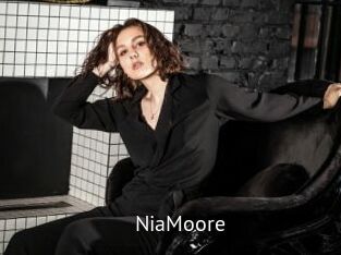 NiaMoore Zizi X