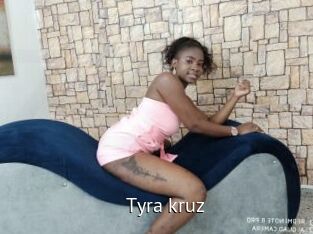 Tyra_kruz